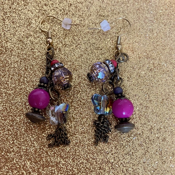 HANDMADE CRYSTAL BUTTERFLY EARRINGS. GOLD TONE. 2” DROP - Picture 3 of 4